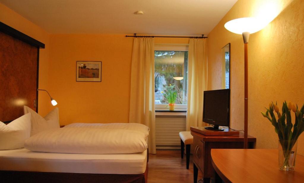 Waldhotel Im Wiesengrund Hurtgenwald Exterior photo