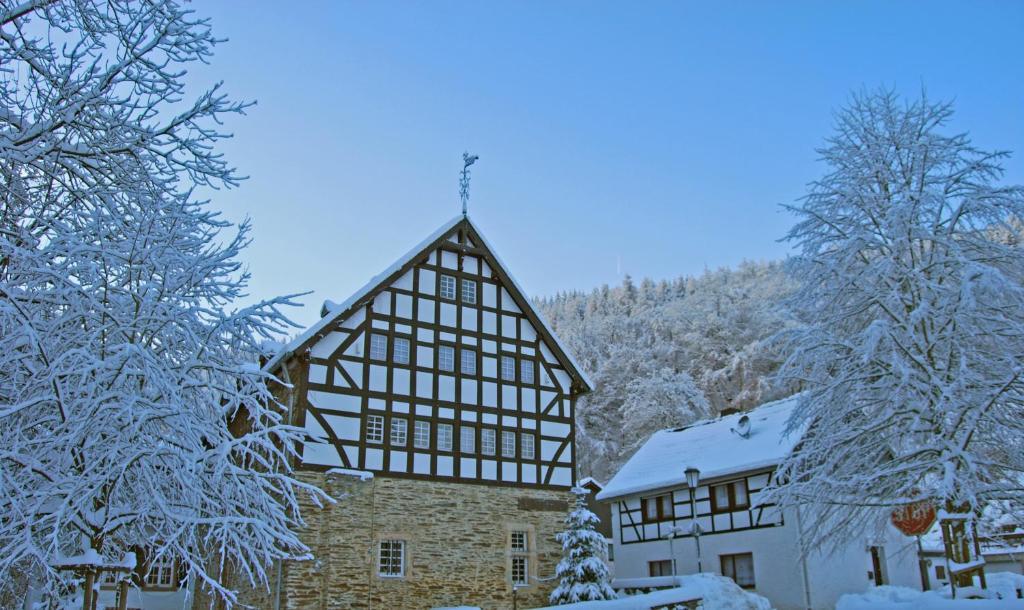 Waldhotel Im Wiesengrund Hurtgenwald Exterior photo